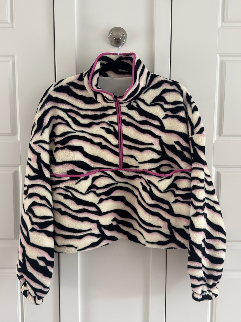 SHEIN Black & Cream Zebra-Print Fleece Pullover with Pink Trim